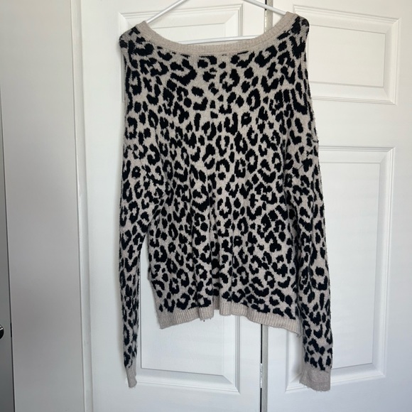 Sweater - Picture 6 of 7